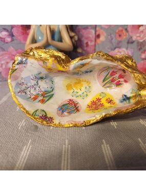 DECOUPAGE EASTER EGGS ON A OYSTER SHELL